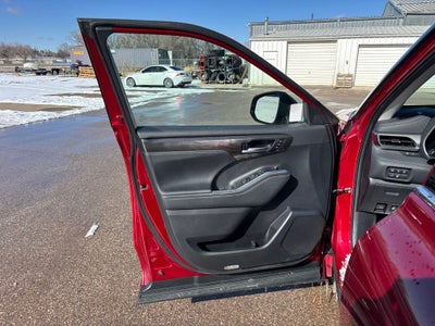 2023 Toyota Highlander Hybrid Platinum