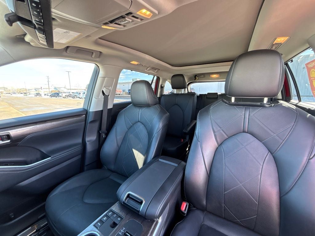 2023 Toyota Highlander Hybrid Platinum