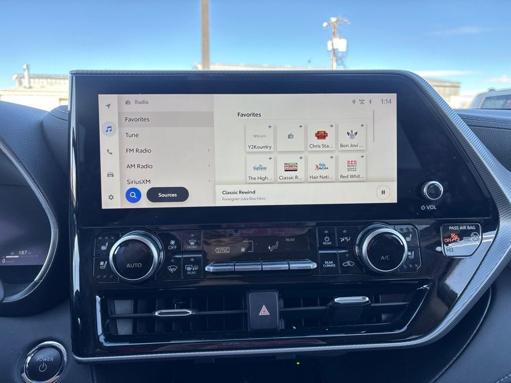 2023 Toyota Highlander Hybrid Platinum