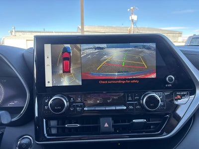 2023 Toyota Highlander Hybrid Platinum