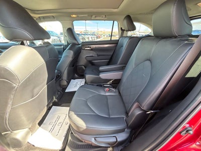 2023 Toyota Highlander Hybrid Platinum