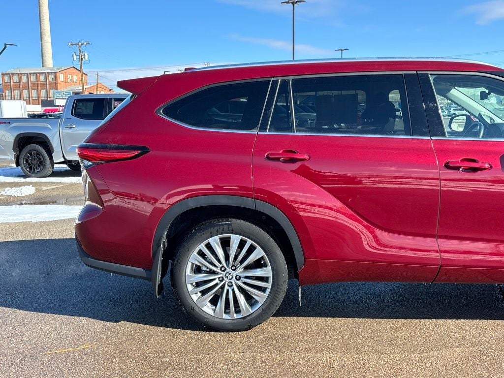 2023 Toyota Highlander Hybrid Platinum