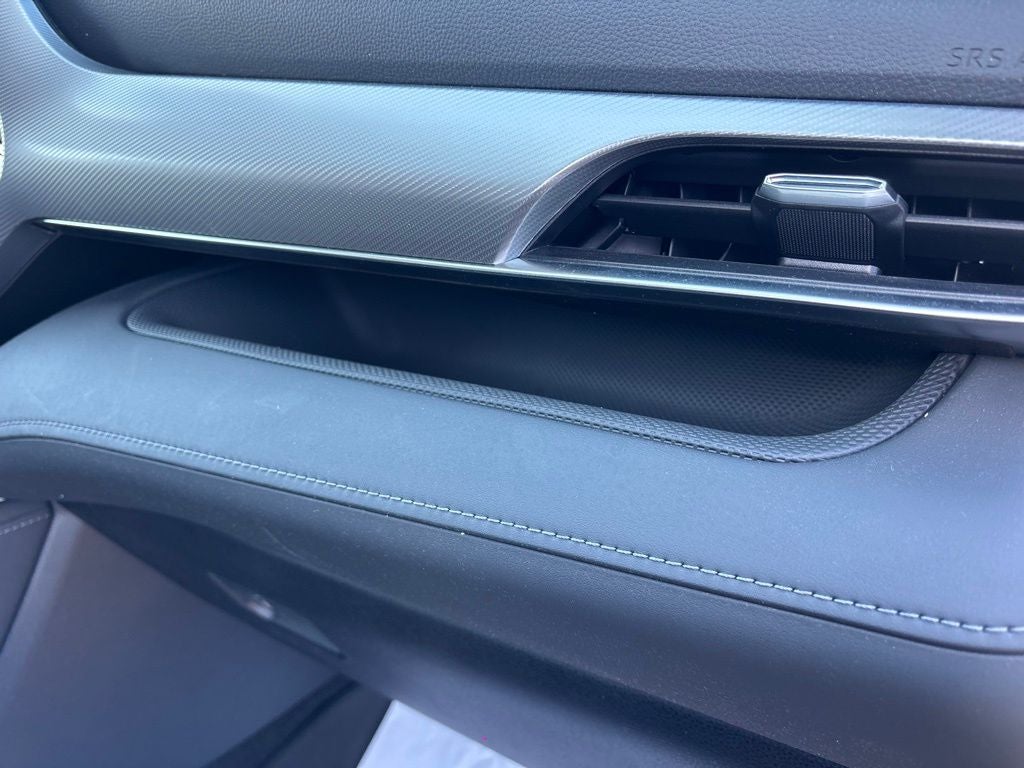 2023 Toyota Highlander Hybrid Platinum