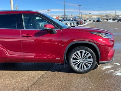 2023 Toyota Highlander Hybrid Platinum