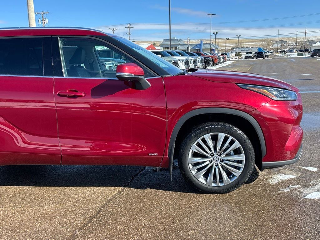 2023 Toyota Highlander Hybrid Platinum