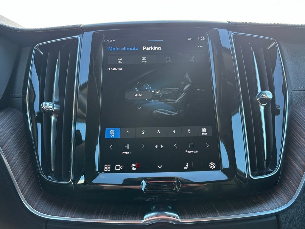 2023 Volvo XC60 Recharge Plug-In Hybrid Ultimate