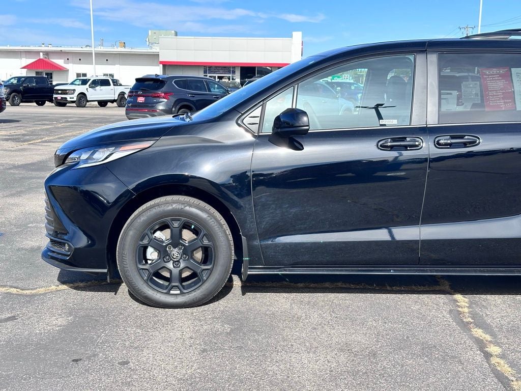 2025 Toyota Sienna XLE AWD