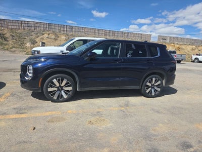 2025 Mitsubishi Outlander Base