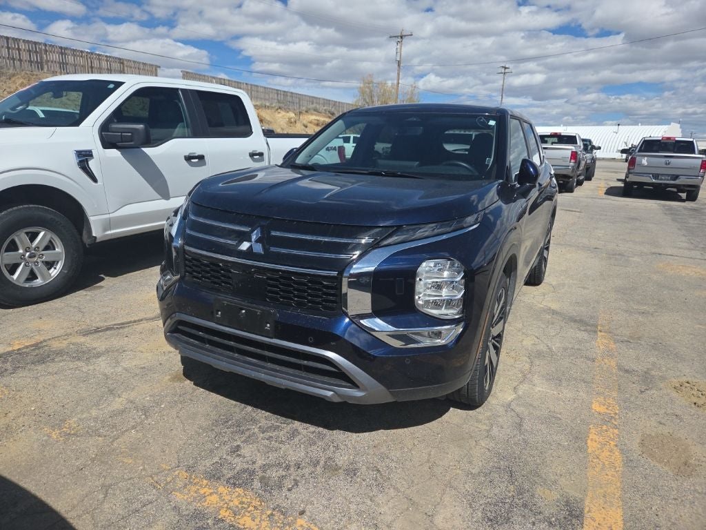 2025 Mitsubishi Outlander Base