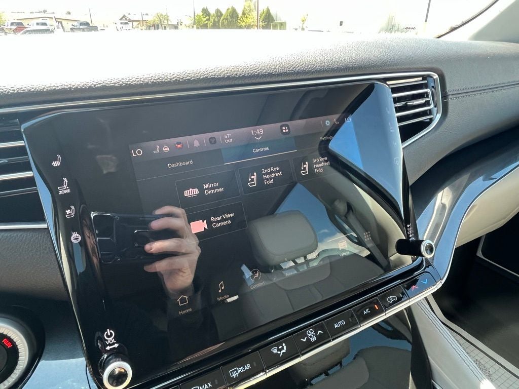2023 Jeep Wagoneer Base