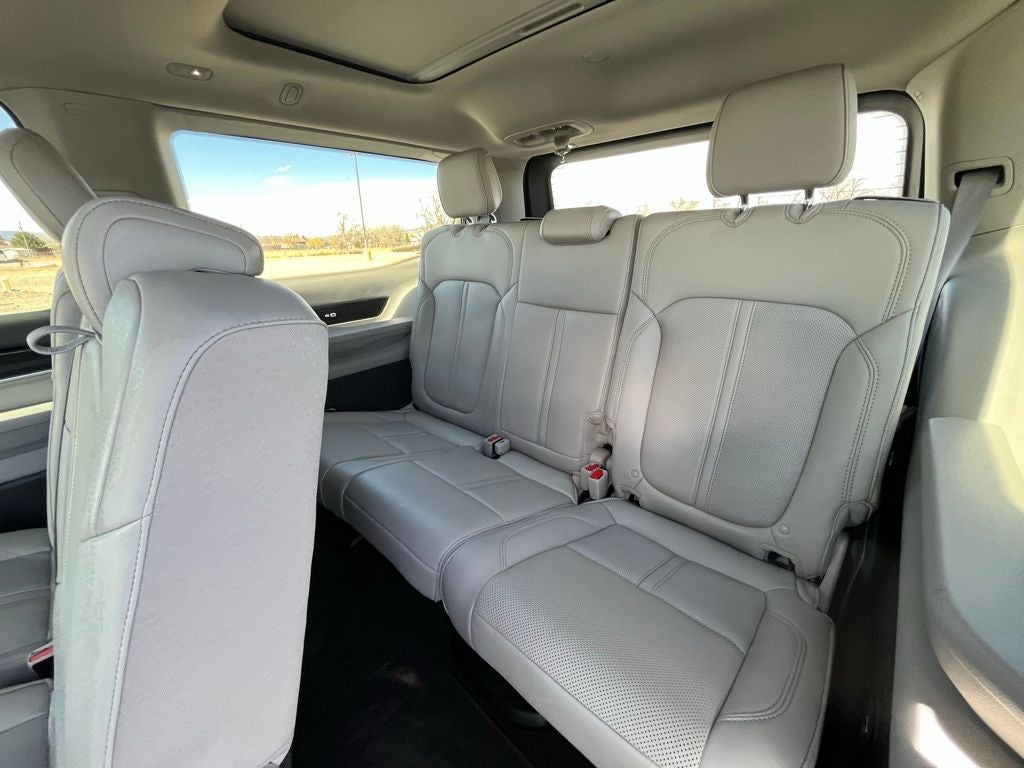 2023 Jeep Wagoneer Base