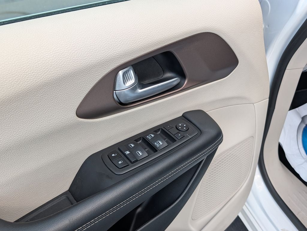 2024 Chrysler Voyager LX