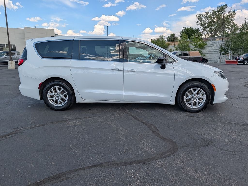 2024 Chrysler Voyager LX