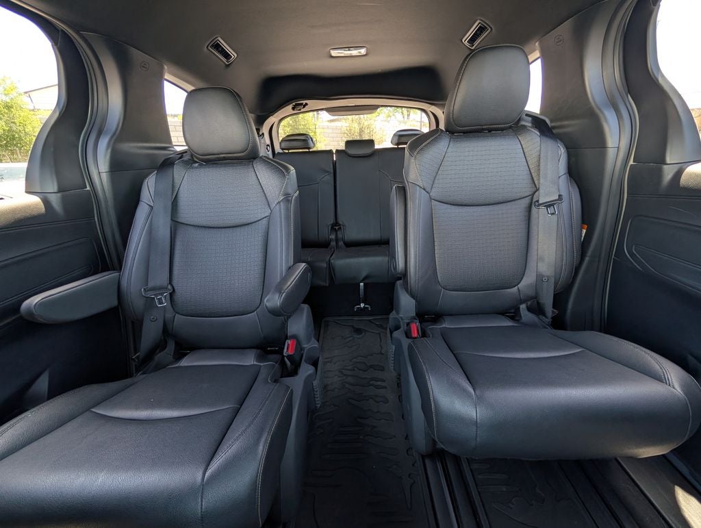 2025 Toyota Sienna Woodland Edition