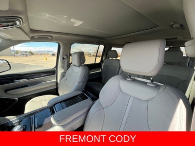 2023 Jeep Wagoneer Base