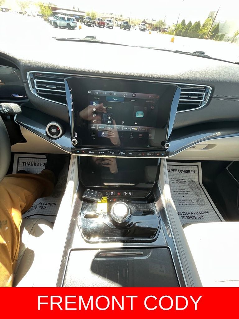 2023 Jeep Wagoneer Base