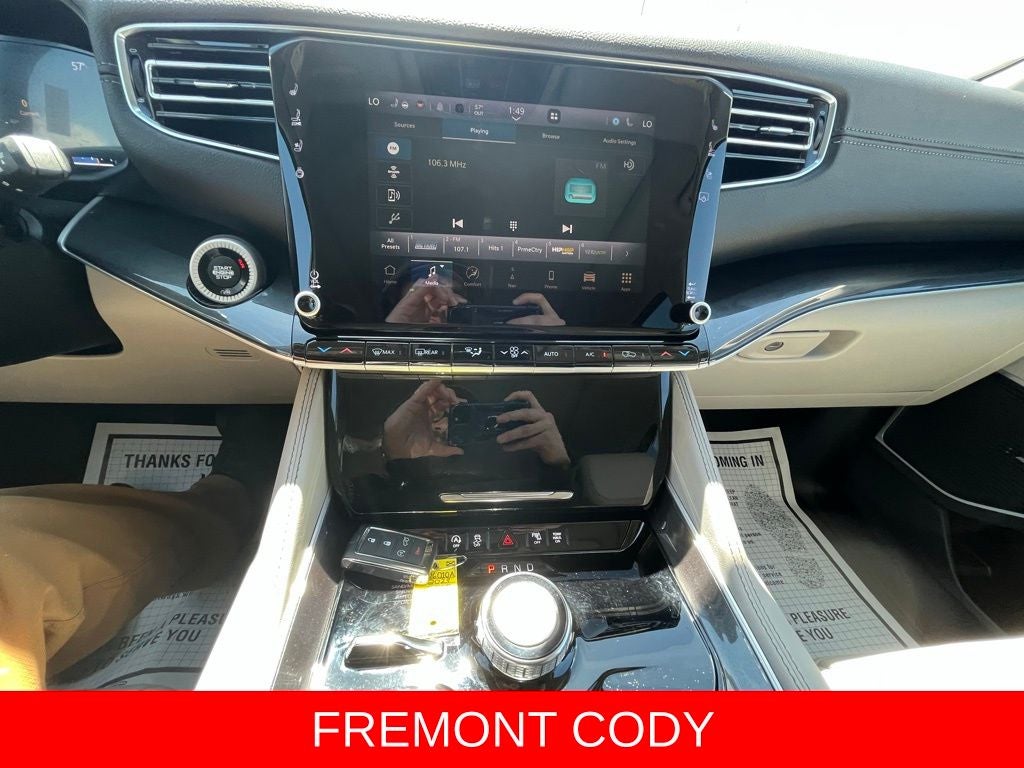 2023 Jeep Wagoneer Base