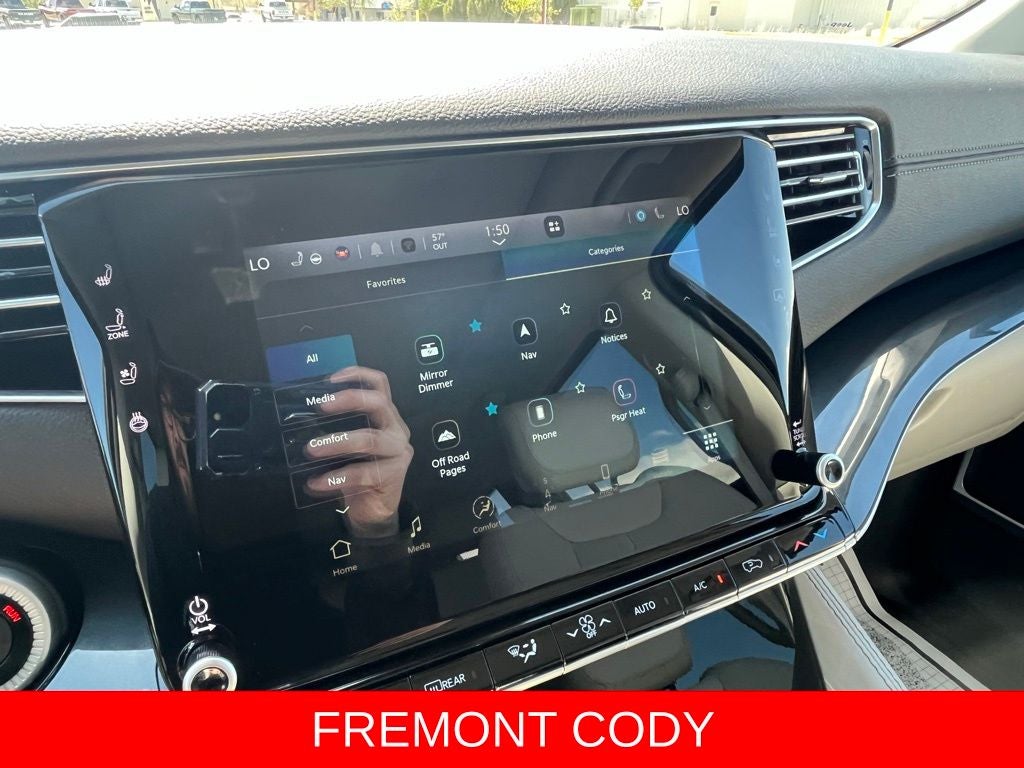 2023 Jeep Wagoneer Base