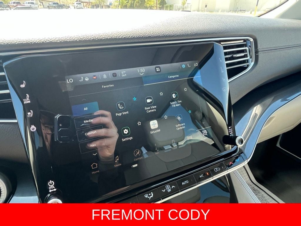 2023 Jeep Wagoneer Base