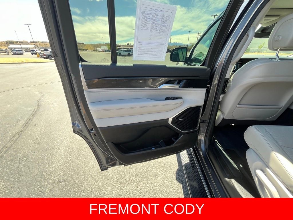 2023 Jeep Wagoneer Base