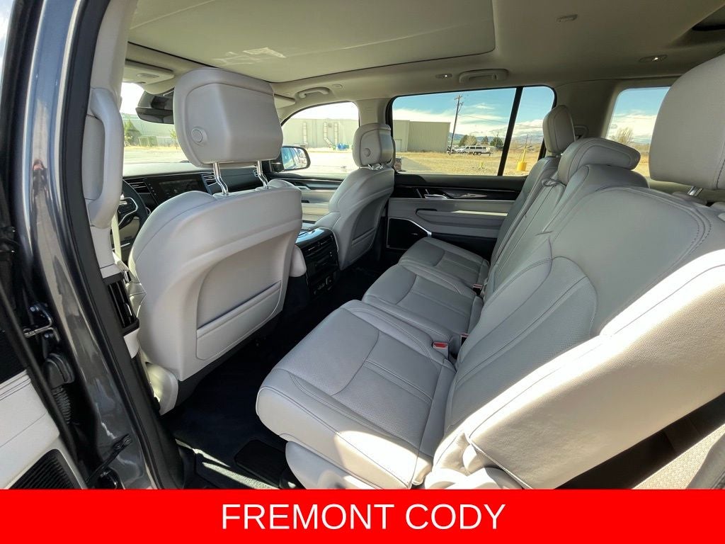 2023 Jeep Wagoneer Base