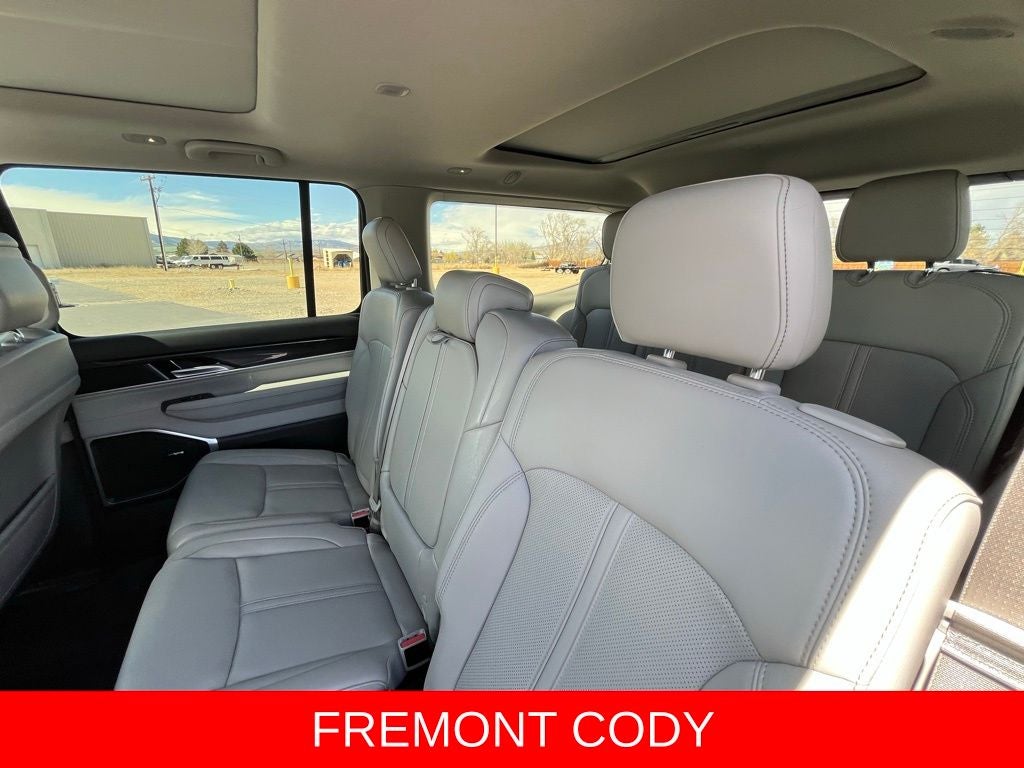 2023 Jeep Wagoneer Base