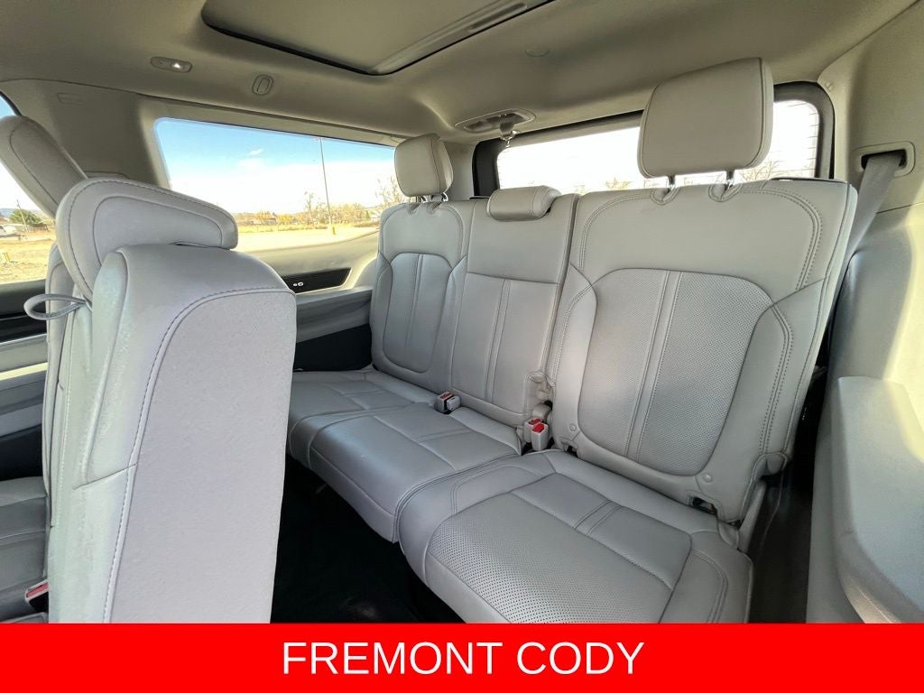 2023 Jeep Wagoneer Base