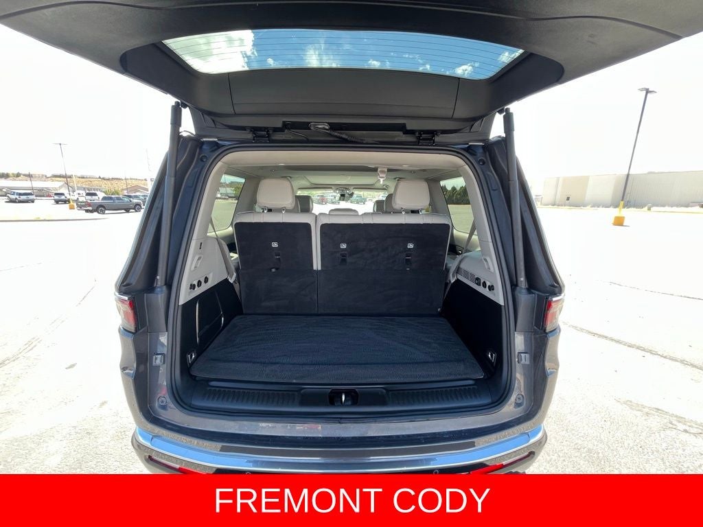 2023 Jeep Wagoneer Base