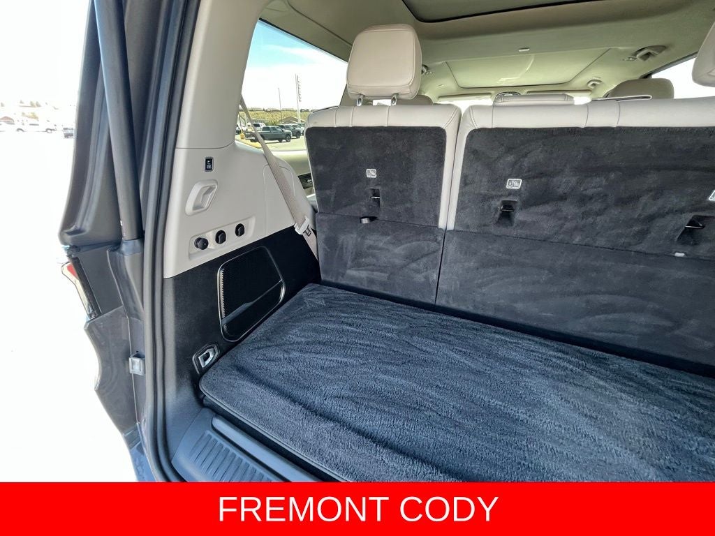 2023 Jeep Wagoneer Base