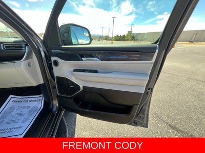 2023 Jeep Wagoneer Base