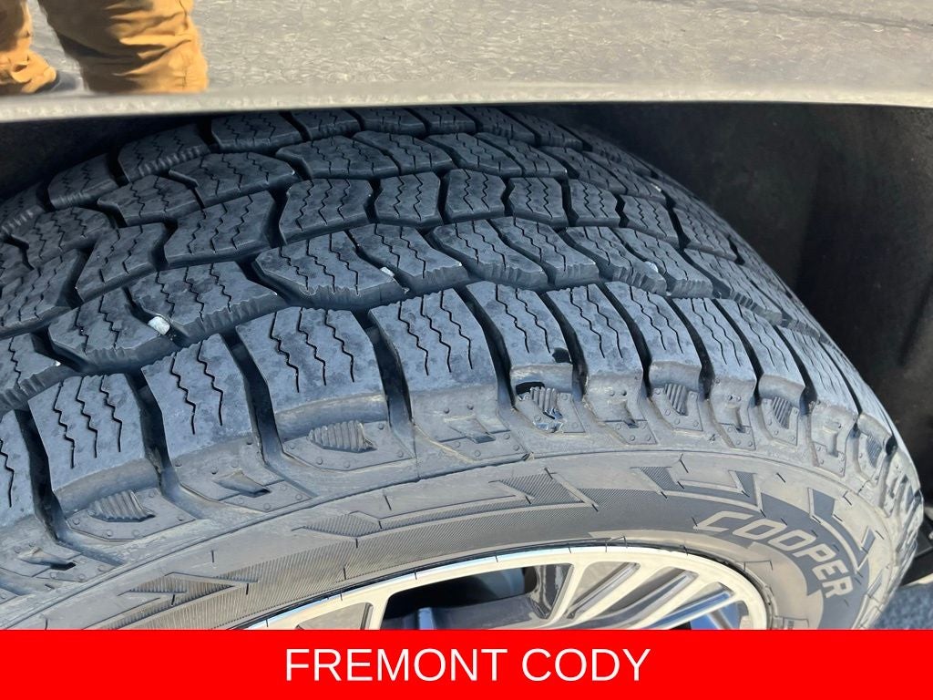 2023 Jeep Wagoneer Base