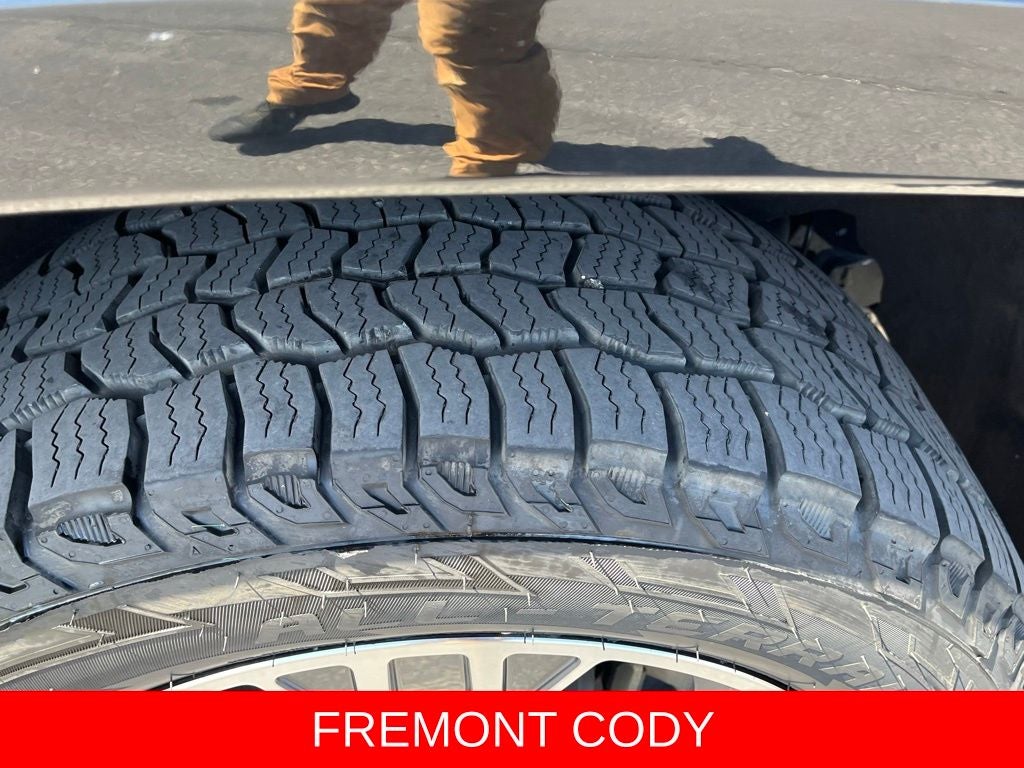 2023 Jeep Wagoneer Base