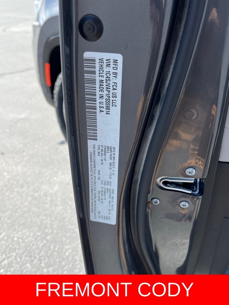 2023 Jeep Wagoneer Base