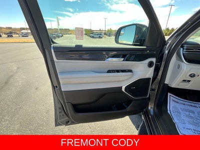 2023 Jeep Wagoneer Base