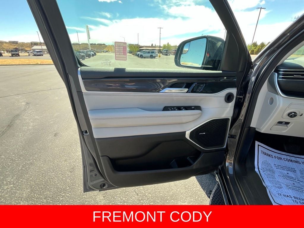 2023 Jeep Wagoneer Base