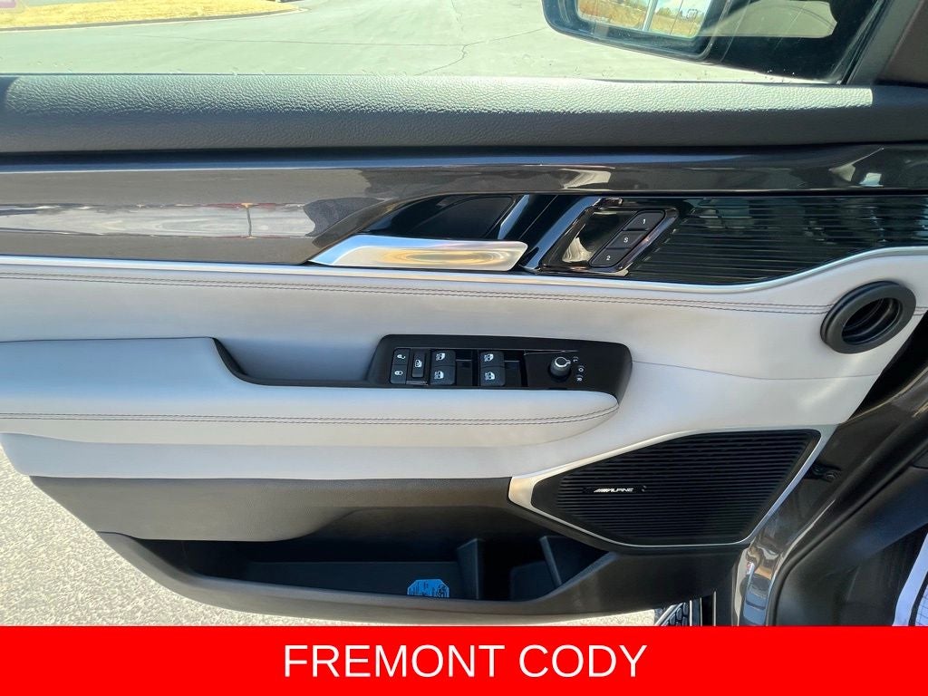 2023 Jeep Wagoneer Base