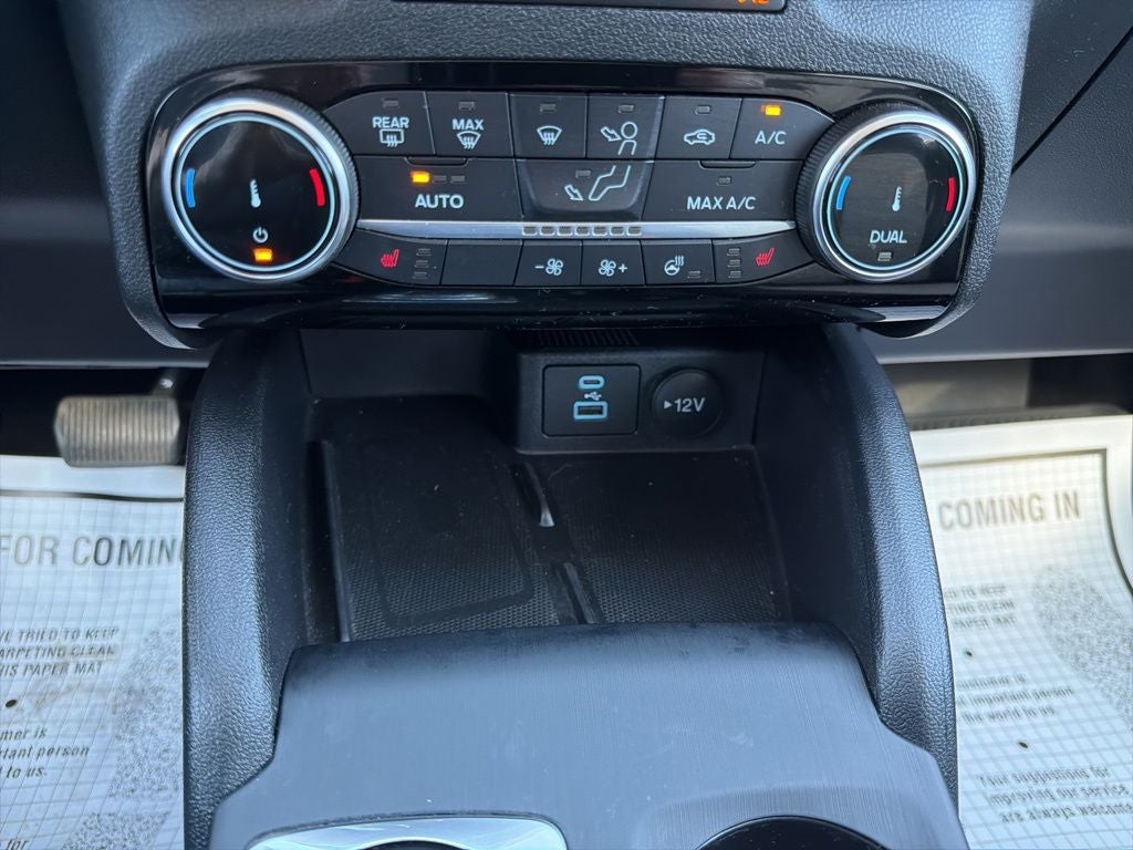 2022 Ford Escape Hybrid Titanium