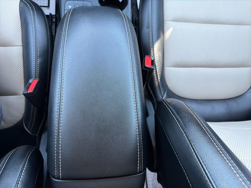 2022 Ford Escape Hybrid Titanium