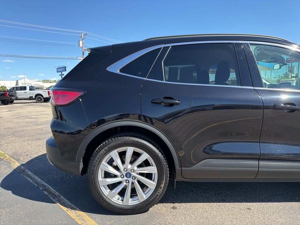 2022 Ford Escape Hybrid Titanium