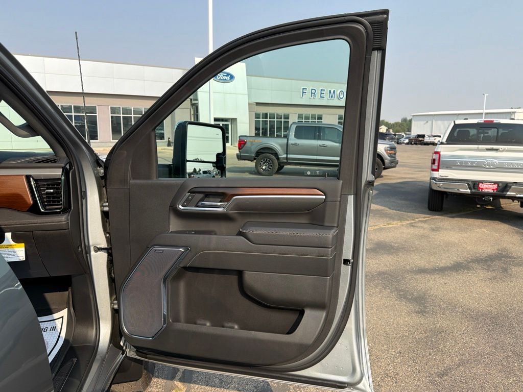 2025 GMC Sierra 2500HD Denali