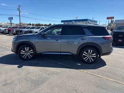 2023 Nissan Pathfinder Platinum