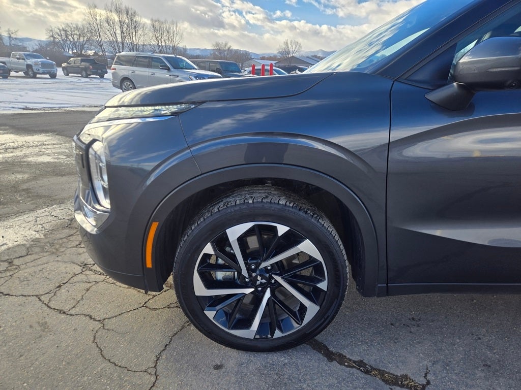 2024 Mitsubishi Outlander SE
