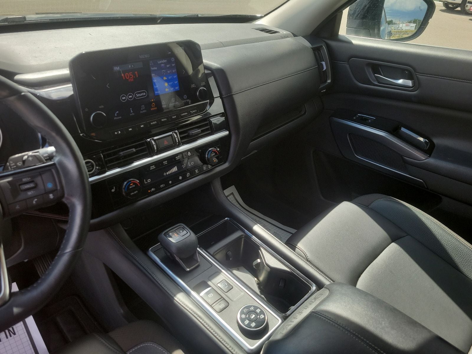 2023 Nissan Pathfinder SL
