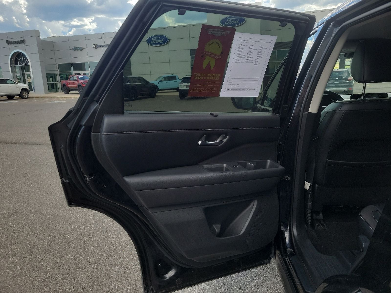 2023 Nissan Pathfinder SL