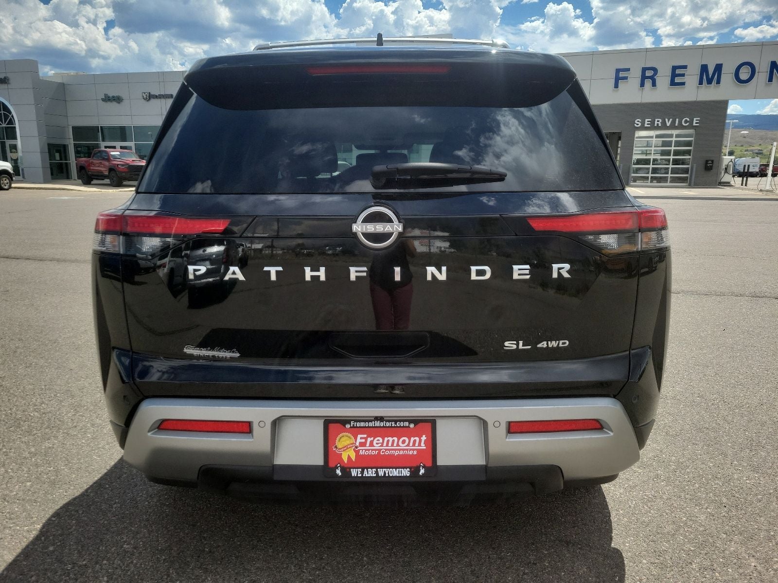 2023 Nissan Pathfinder SL