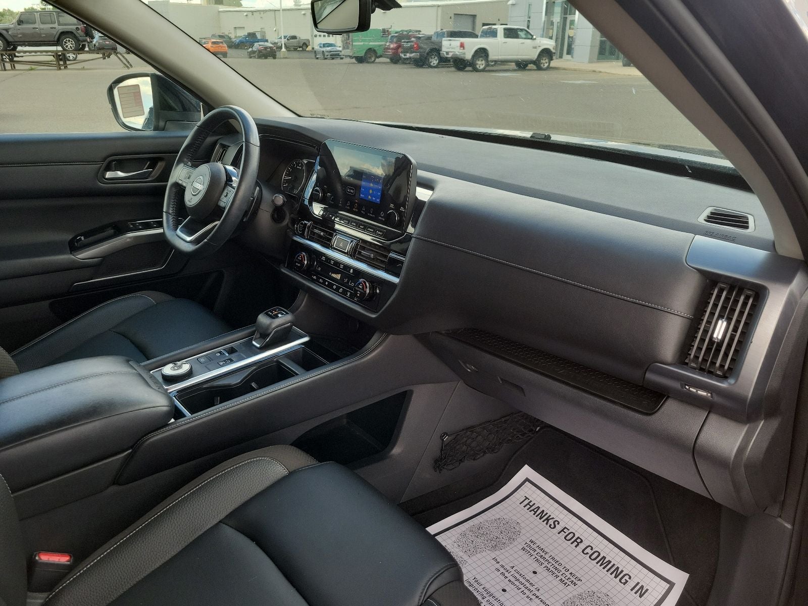 2023 Nissan Pathfinder SL