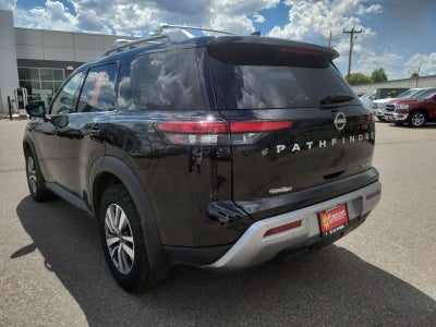 2023 Nissan Pathfinder SL