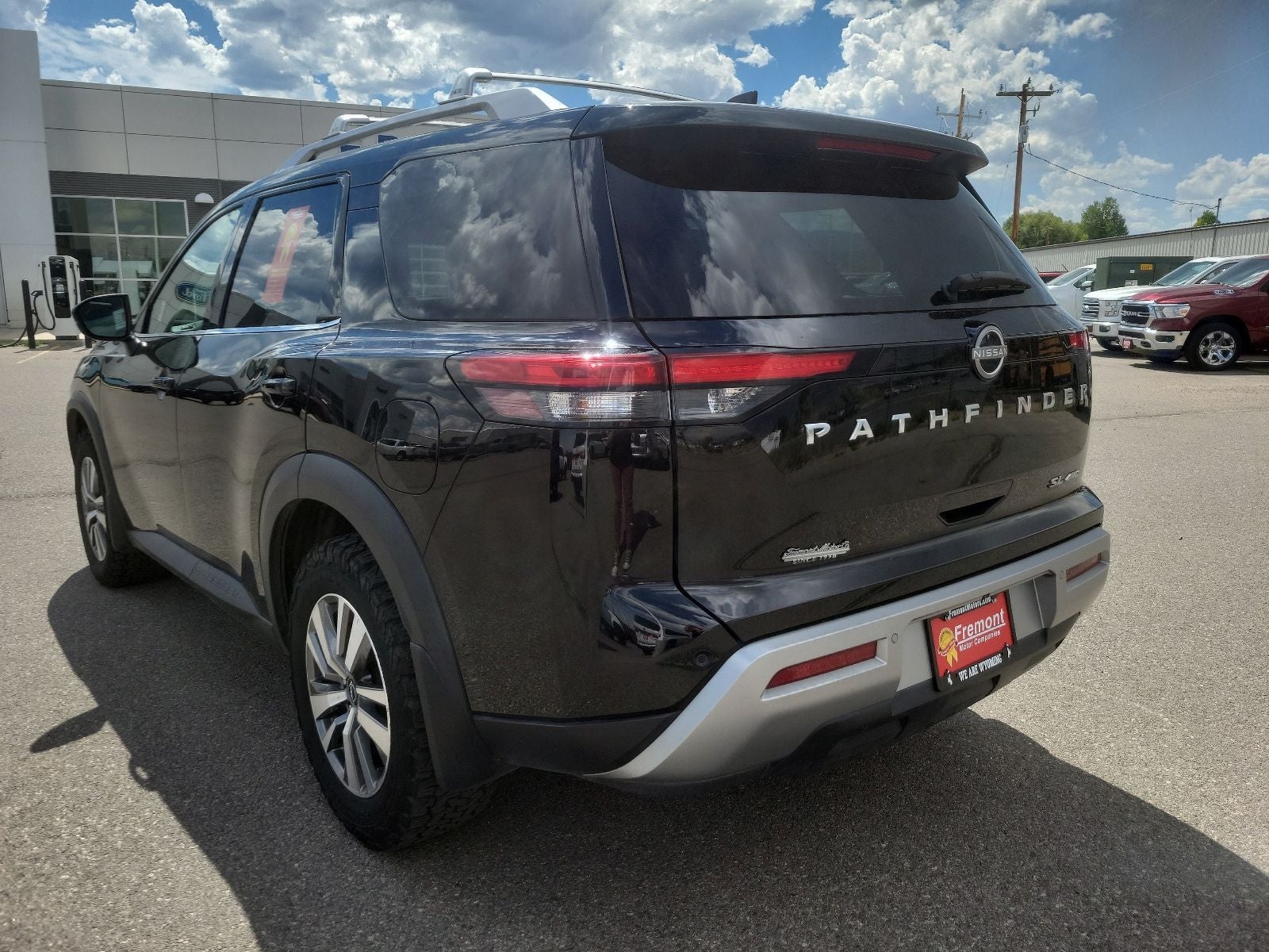 2023 Nissan Pathfinder SL